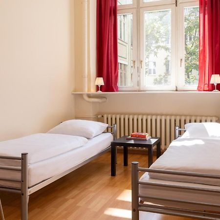 All In Hostel Берлин Экстерьер фото