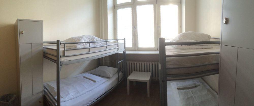 All In Hostel Берлин Экстерьер фото