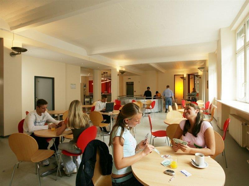 All In Hostel Берлин Экстерьер фото