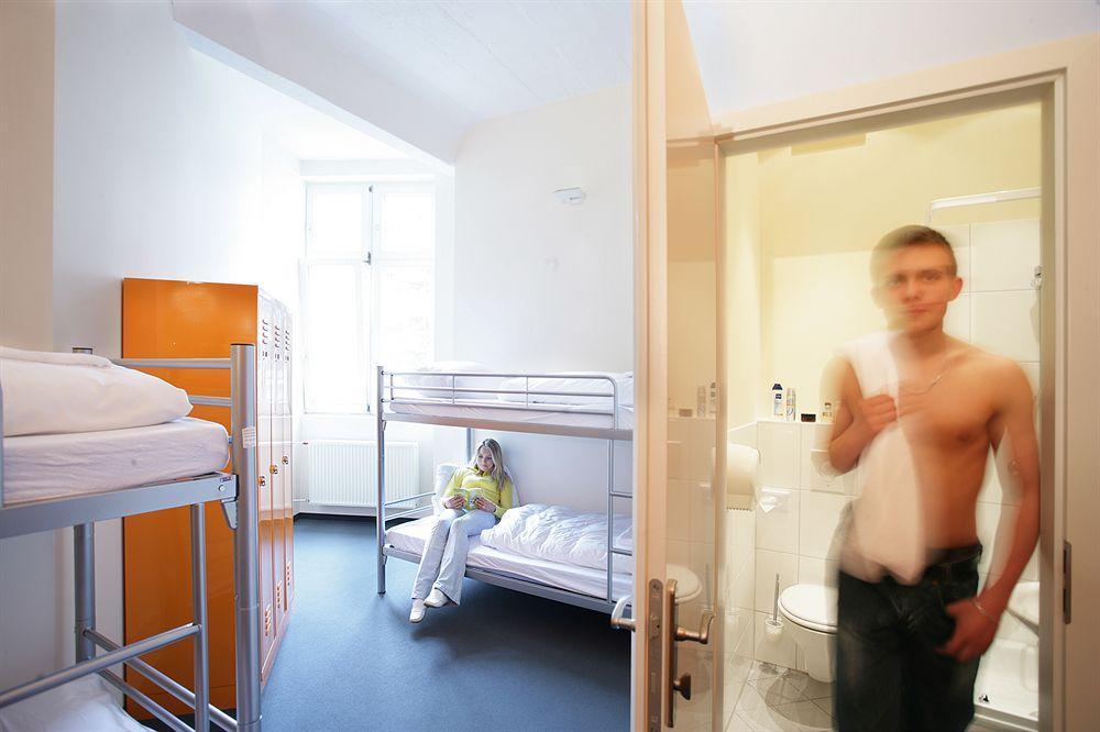 All In Hostel Берлин Экстерьер фото