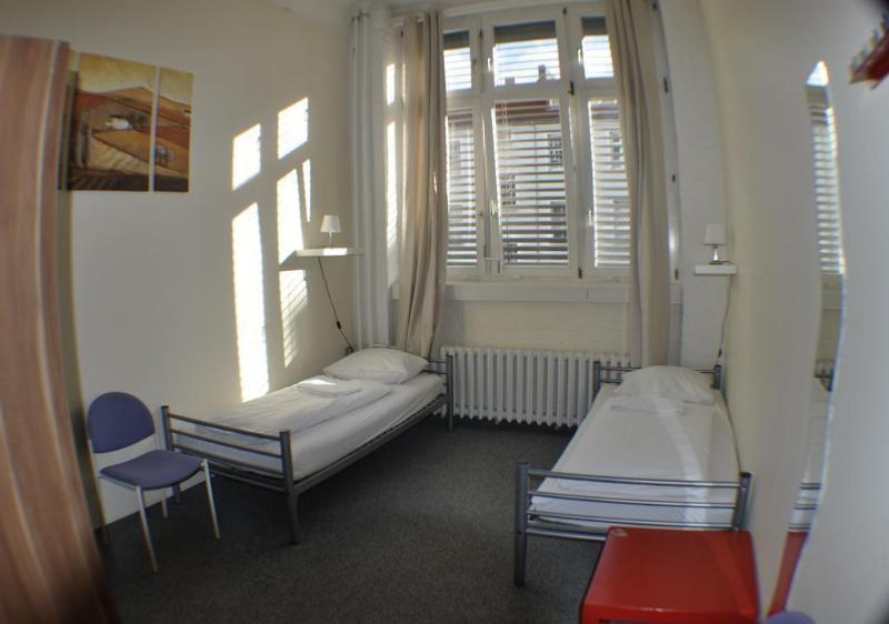 All In Hostel Берлин Экстерьер фото
