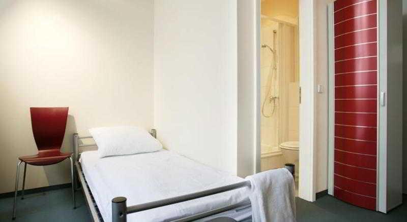 All In Hostel Берлин Экстерьер фото