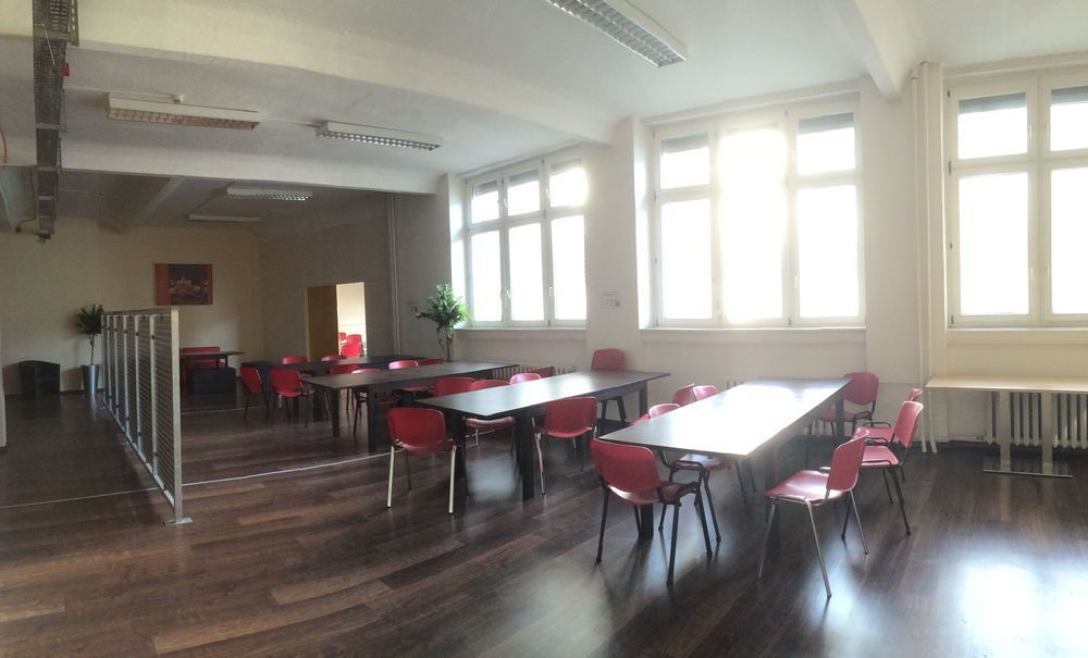 All In Hostel Берлин Экстерьер фото