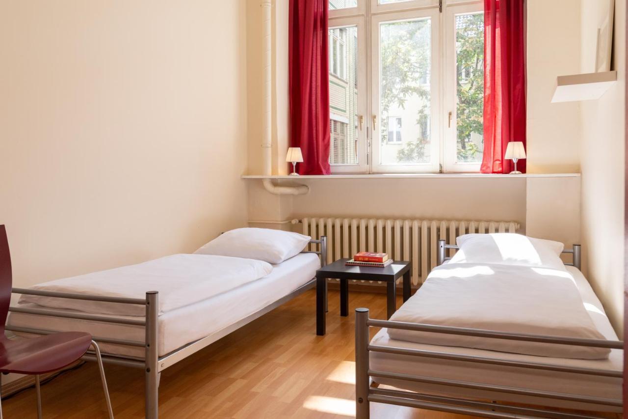 All In Hostel Берлин Экстерьер фото