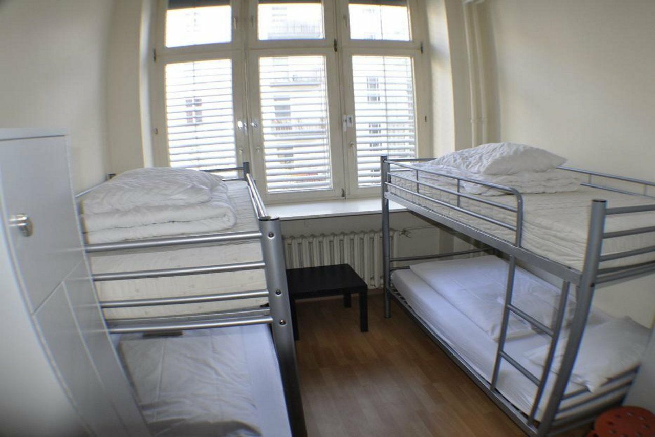 All In Hostel Берлин Экстерьер фото
