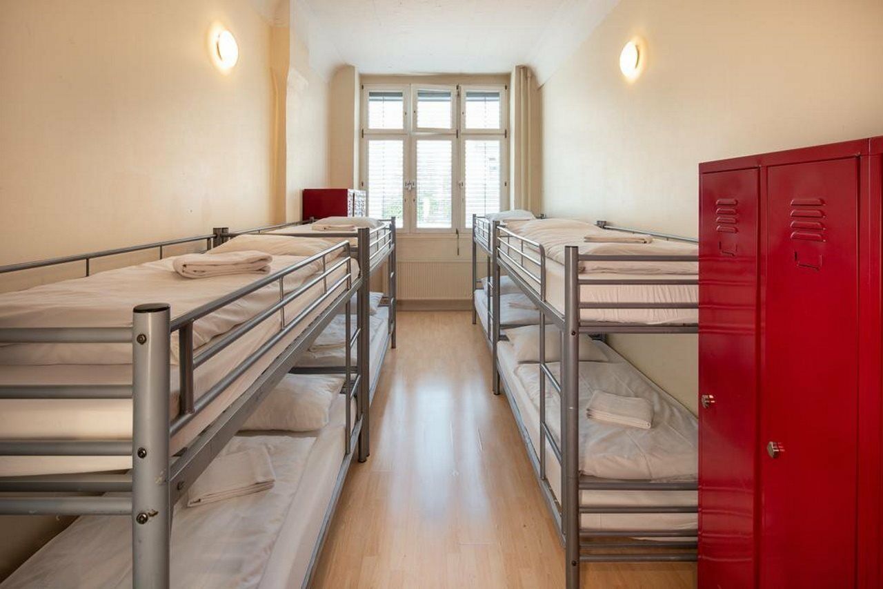 All In Hostel Берлин Экстерьер фото